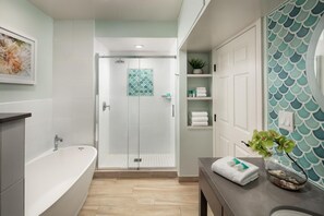 Hair dryer, towels, soap, toilet paper - Downtown Sunset Harbor Studio! (Key West)