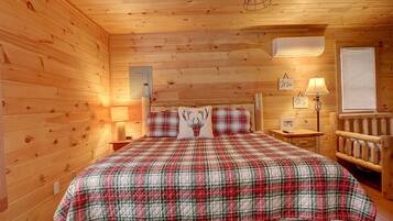 8 bedrooms, desk, travel crib, free WiFi