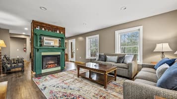 Televisión y chimenea