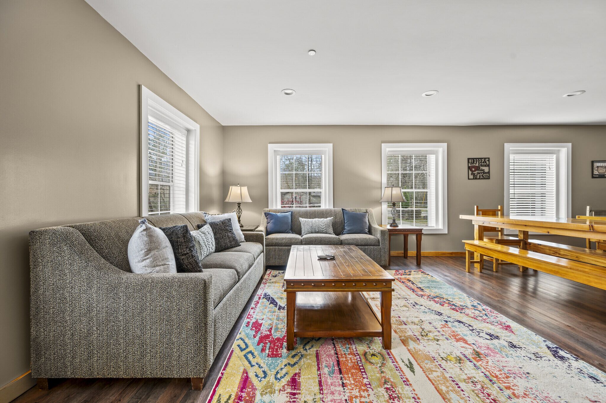 Televisión y chimenea 