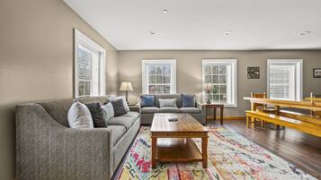 Televisión y chimenea