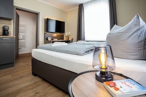 办公桌、熨斗/熨衣板、旅行婴儿床、免费 WiFi