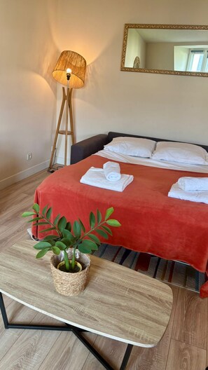 1 bedroom, iron/ironing board, travel cot, WiFi