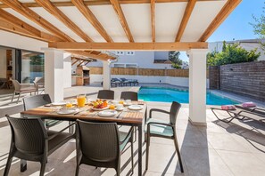 Outdoor dining - Villa Ana Puerto Pollensa New listing by JS Villas (Puerto Pollensa)