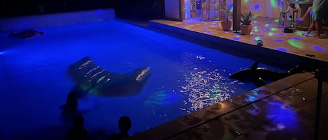 Seasonal outdoor pool, open 7:00 AM to 10:00 PM, pool loungers
