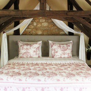 Quarto casal ou duplo luxo | 1 quarto, Wi-Fi de cortesia, roupa de cama