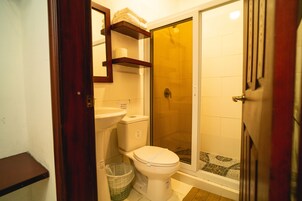 Quarto superior | Banheiro | Chuveiro/banheira combinados, produtos de toalete grátis