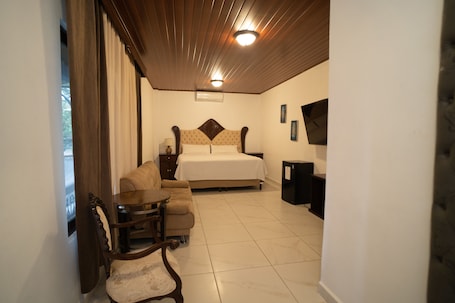 Superior Room | Premium bedding, down duvets, pillow-top beds, individually decorated. Villa Shalom