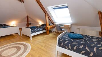 4 soveværelser, skrivebord, strygejern/strygebræt, gratis Wi-Fi