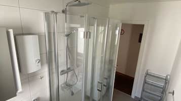 House, 4 Bedrooms, Smoking, Terrace | Bathroom