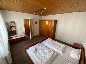 House, 4 Bedrooms, Smoking, Terrace | 4 bedrooms - Entire House for Fitters and Craftsmen (Baden-Baden)