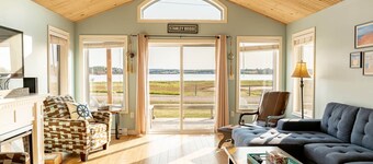 Waterfront Cottage in Stanley Bridge—Bay Views, Sleeps 8, Near Cavendish