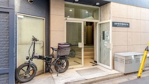 A building entrance with a bicycle parked outside. - SW Nishi-Waseda Building 202 (Tokyo)