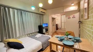 Apartamento básico | Cortinas opacas, tabla de planchar con plancha, wifi gratis