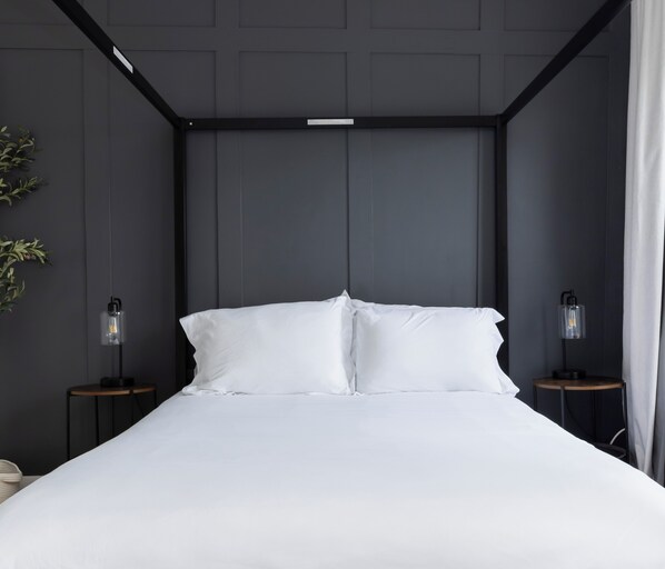 2 chambres, bureau, fer et planche à repasser, lit parapluie