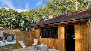 Outdoor dining - Coline's house pool view (Lamonzie-Montastruc)