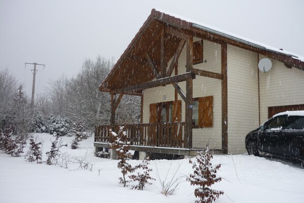 Exterior - Chalet Classé 3 Étoiles par L'office du Tourisme du Jura, 6/8 Personnes (Moirans-en-Montagne)