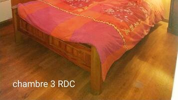 4 bedrooms, iron/ironing board, travel cot, bed sheets