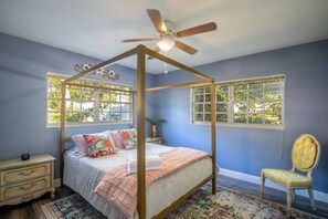 3 bedrooms, iron/ironing board, Internet, bed sheets - Beautiful 3bed 2bath Mount Dora Charmer with Views of Lake Ola  (Mount Dora)