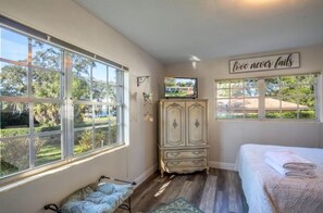 3 bedrooms, iron/ironing board, Internet, bed sheets