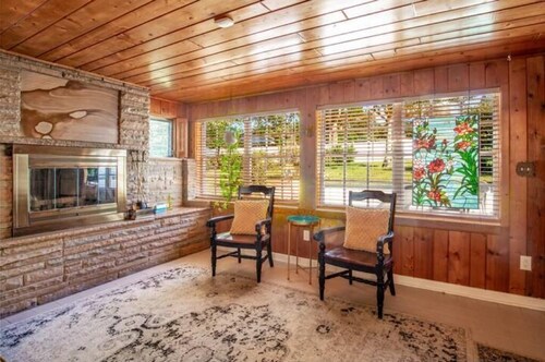 Beautiful 3bed 2bath Mount Dora Charmer with Views of Lake Ola 