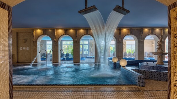 3 indoor pools, outdoor pool - Bellevue Konferencia és Wellness Hotel (Esztergom)