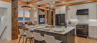 Perched High w/ Views + Hot Tub | Watchtower Chalet