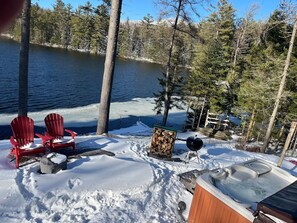 Outdoor spa tub - Private Wolf Pond House In The Heart Of The Adirondacks (Lake Placid)