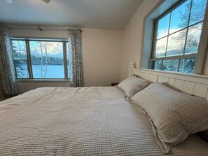 5 Schlafzimmer, Schreibtisch, Bügeleisen/Bügelbrett, Reisekinderbett