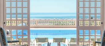 Luxury villa with best sea view in Lagos, Meia Praia, 6 rooms, 12 persons.