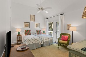 3 bedrooms, desk, iron/ironing board, travel crib