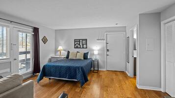 1 habitación, tabla de planchar con plancha, wifi y ropa de cama