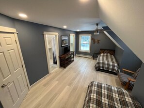 4 bedrooms, desk, iron/ironing board, travel cot - Adirondack Wolf Pond Oasis (Lake Placid)