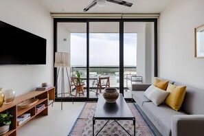 Family Apartment | Living area | Flat-screen TV - San Francisco by Andiani Travel (Cancun)