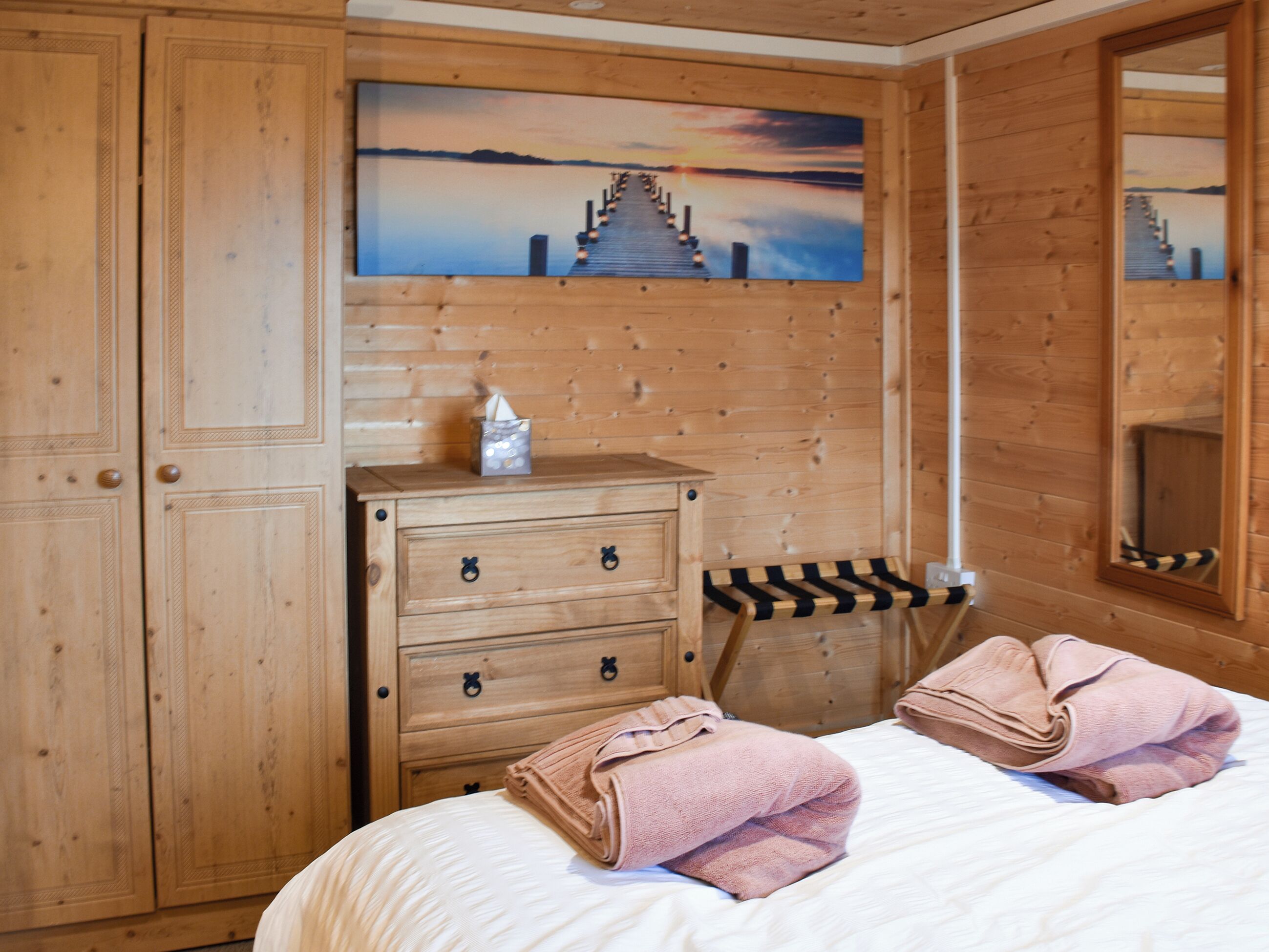 2 多间卧室、免费 WiFi、床单