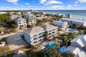 Exterior - Couples Retreat ~ 1 min to Beach~ Pool, Bikes (Inlet Beach)