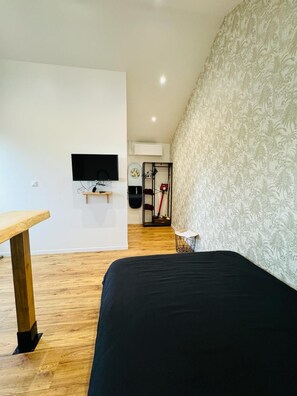 1 bedroom, iron/ironing board, internet, bed sheets