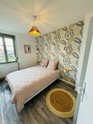 3 bedrooms, iron/ironing board, Internet, bed sheets