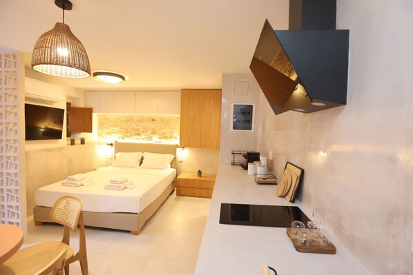 1 bedroom, desk, iron/ironing board, travel cot - Siroa Mystic - A chic nest in the heart of Hermoupoli (Ermoupoli)