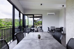 Dining - Modern Studio l Ocean Views l Steam Room (Cape Town)