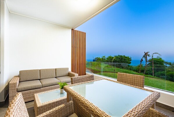 Terrace/patio - Modern Studio l Ocean Views l Steam Room (Cape Town)