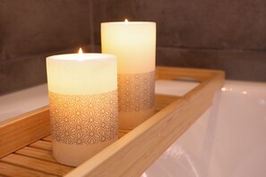 Sèche-cheveux, serviettes fournies