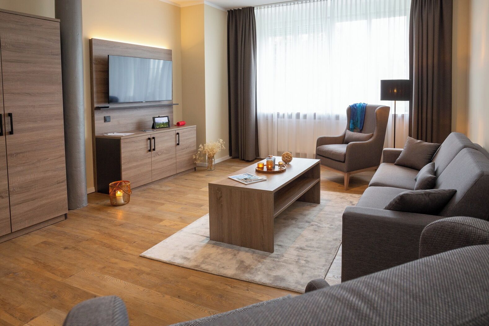 TV, bordtennis, bøker og stereoanlegg