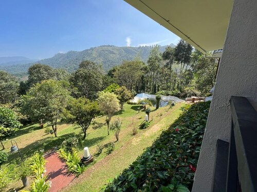 Castle Vallakalil Homestay, Luxury at a decient Price
