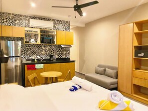 Family Studio | 1 bedroom, in-room safe, iron/ironing board, free WiFi