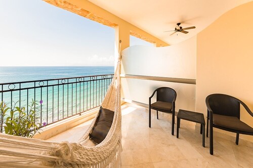 Garza Blanca Oceanside studio with stunning décor, views, and comfort.