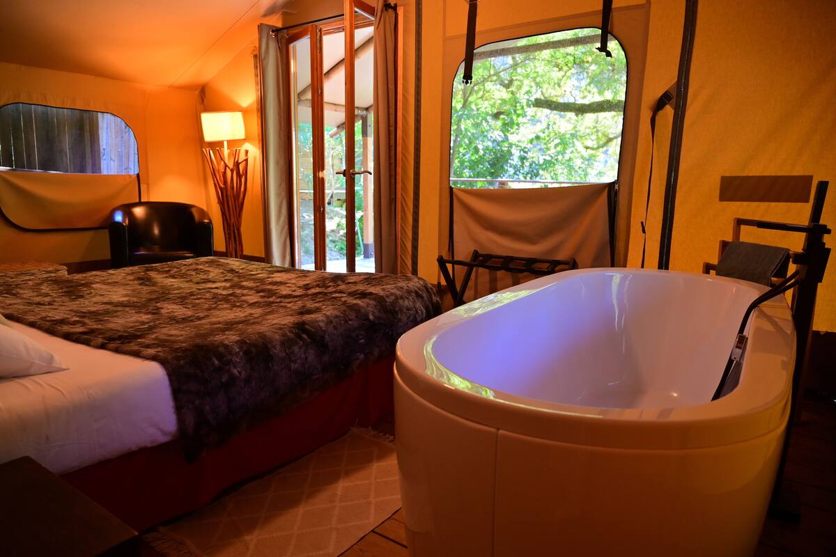 Tente Classique (Timon) | WiFi (free), individually furnished, bed sheets