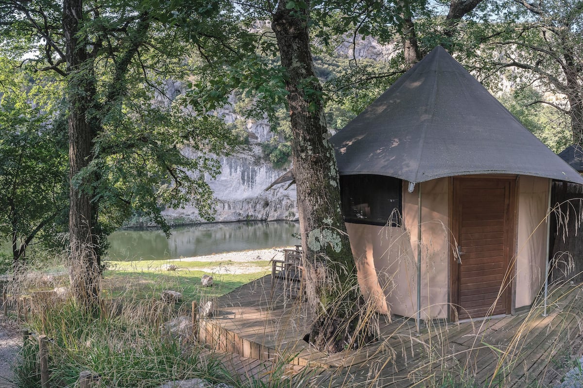 1 bedroom, individually furnished, free WiFi, bed sheets