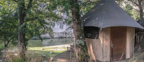 1 bedroom, individually furnished, free WiFi, bed sheets