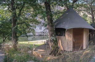 Mobiliario individual, wifi gratis, ropa de cama